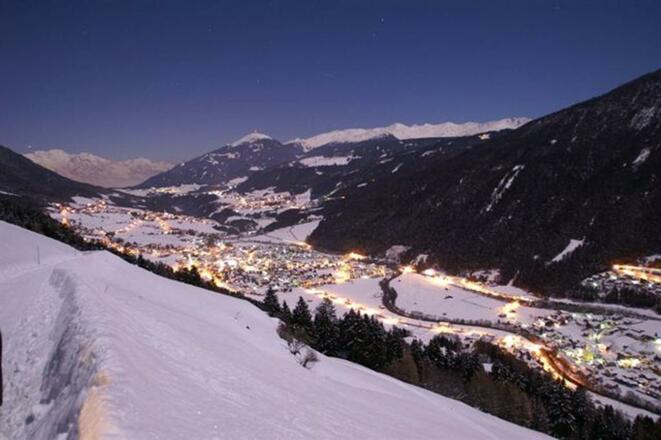 Schottenhof Stubai am Abend