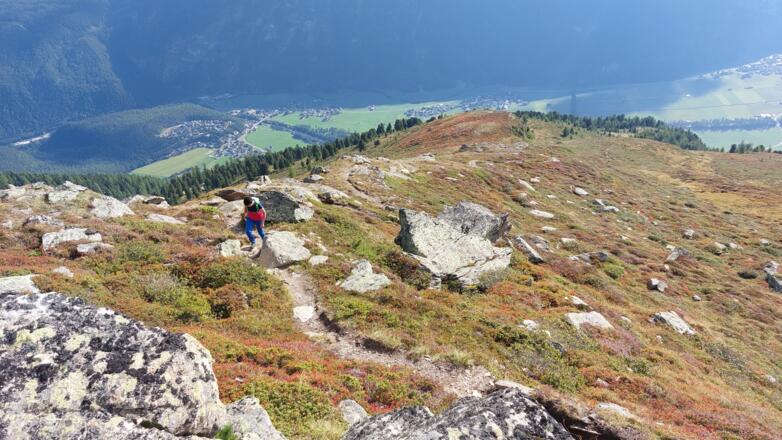 Aufstieg zum Plattachsee. Unten der Ötztaler Talboden mit Längenfeld.