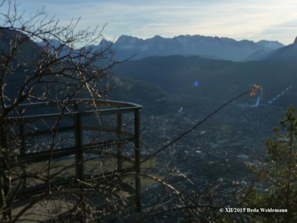 Felsenkanzel, Blick über Garmisch-Partenkirchen zum Karwendel