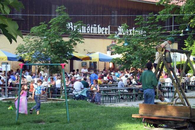 Bräustüberl mit Biergarten und Spielplatz