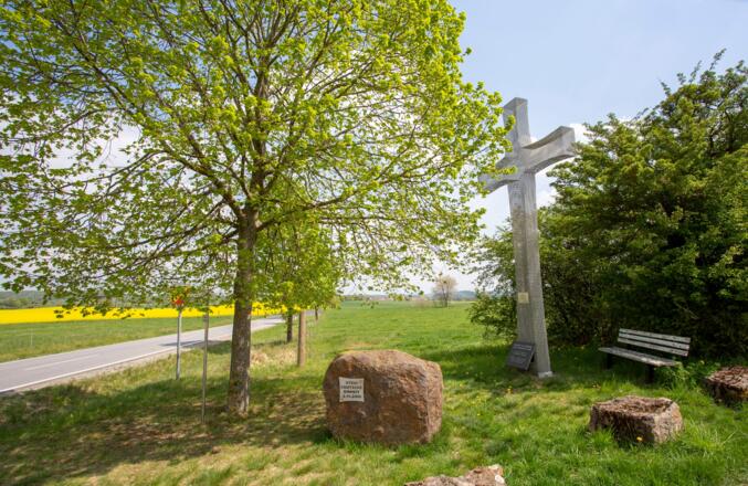 Mahnmal an ehemaliger innerdeutschen Grenze bei Alsleben