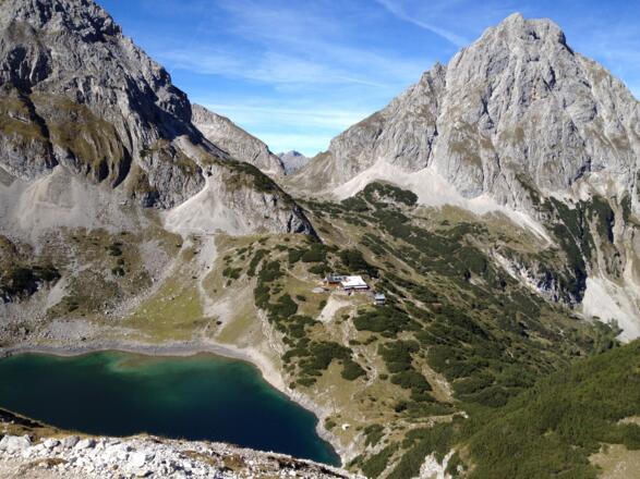 Blick auf Drachensee und Coburger Hütte