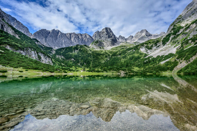 Der Drachensee mit seinem kristallklaren Wasser.