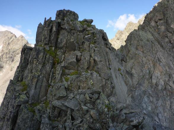 Einstieg auf der rechten Seite mit Bohrlasche