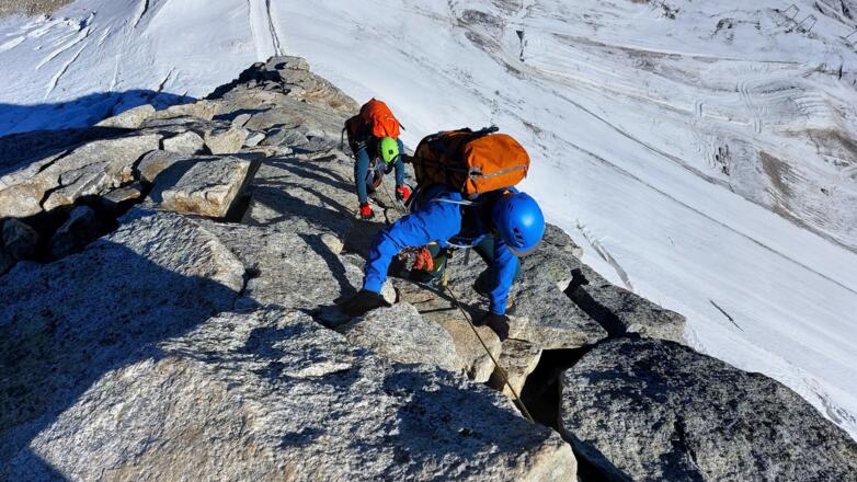 Über den Nordgrat auf den Olperer, Abstieg über Südostgrat. Ausgangs- und Endpunkt ist die Geraer Hütte.