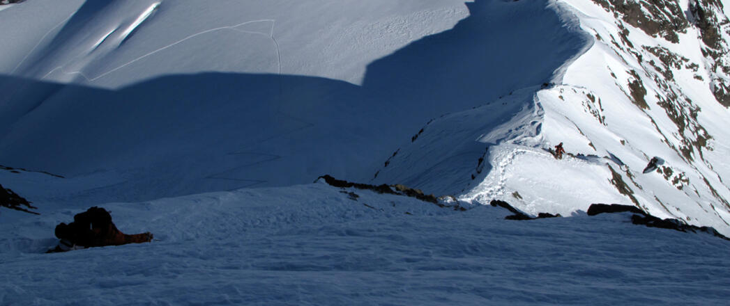 Der steile Abstieg zum Skidepot.