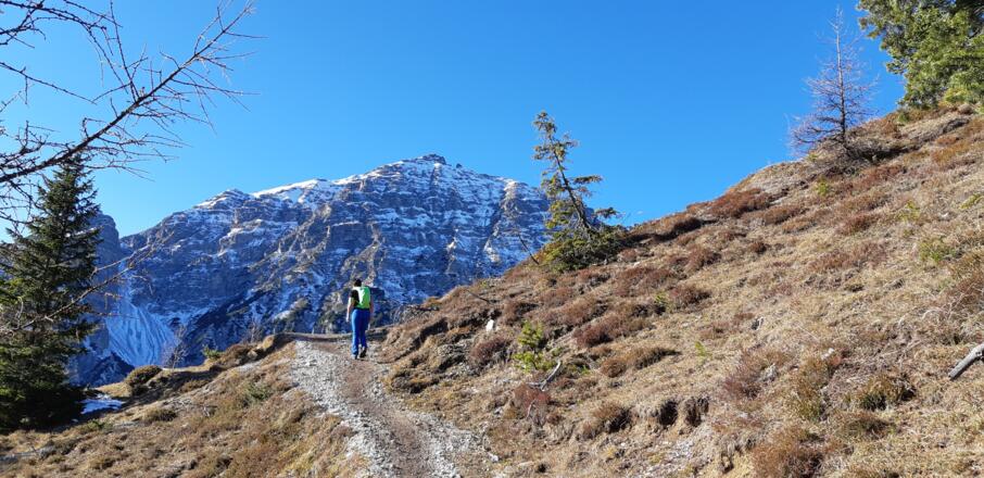 Blick zum beeindruckenden Ampferstein
