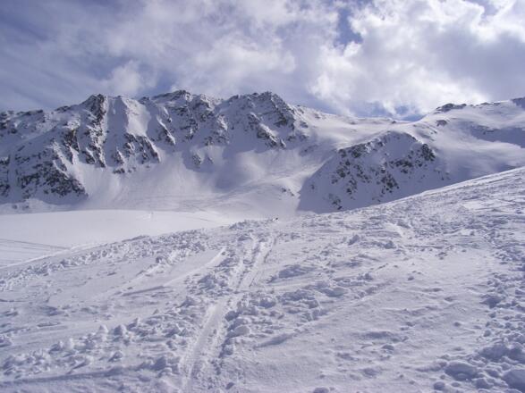 Blick nach Osten zum Aufstieg auf die Hintere Karlesspitze.