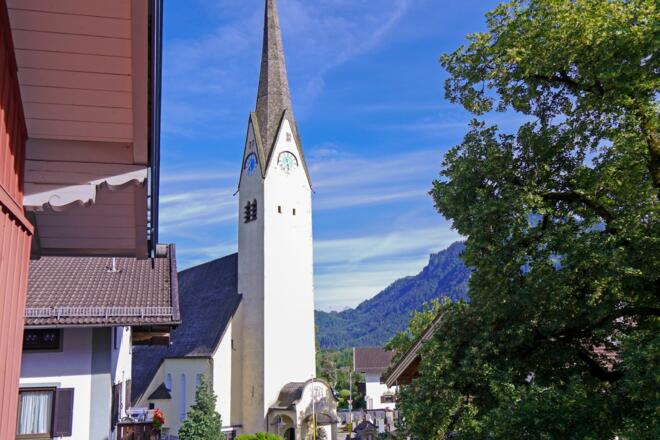 Hotel-Gasthof Schloßwirt - Ausblick zur Kirche Mariä Himmelfahrt