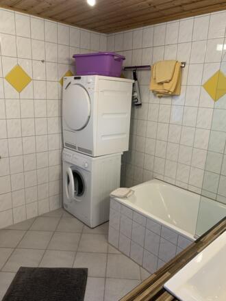 Bad DG Trockner Waschmaschine