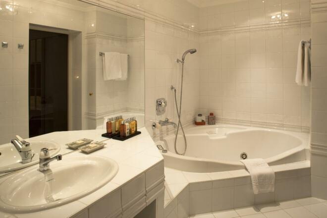 Suite mit Whirlpool Badezimmer