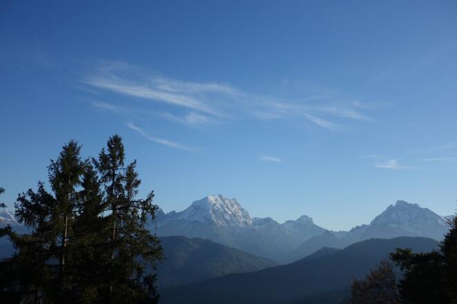 Auf dem Weg zur Agnes bieten sich immer wieder schöne Blicke auf die Berchtesgadener Gipfel.