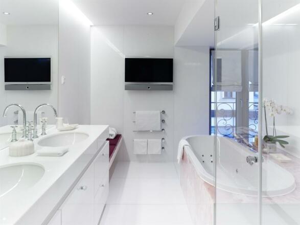 SPA Suite Badezimmer