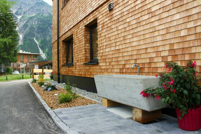 der Hof mit Brunnen