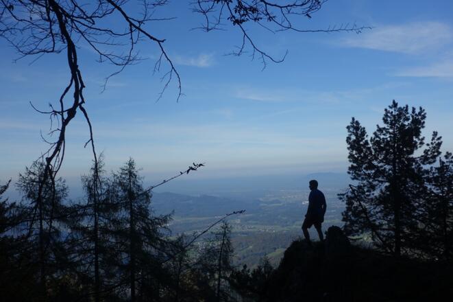 Vom Aufstieg zum Rotofensattel bietet sich ein schöner Ausblick Richtung Bad Reichenhall.