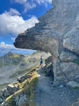 Beim Felsdach inmitten der Demuthpassage...