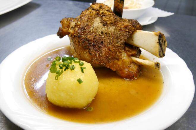 Hotel-Gasthof Schloßwirt - schmackhafter Schweinebraten