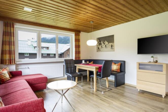 Wohnzimmer mit Balkon Wo 2