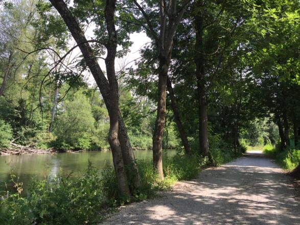 Amperradweg vor der Würmmühle Dachau
