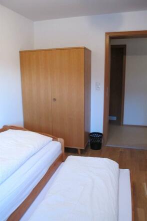 Zimmer 3 mit Einzelbett und Zusatzbett