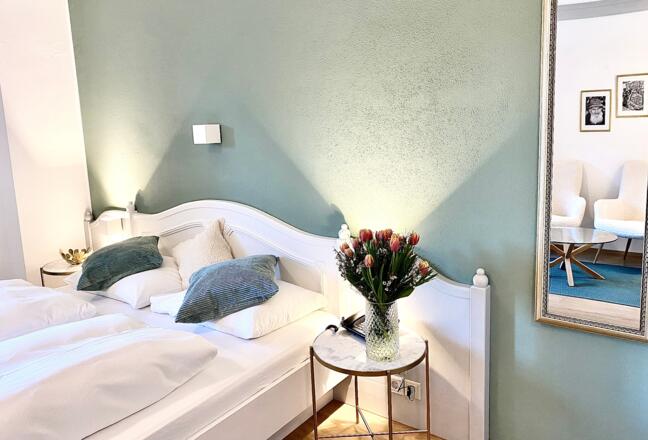 Bad im Doppelzimmer mit Balkon