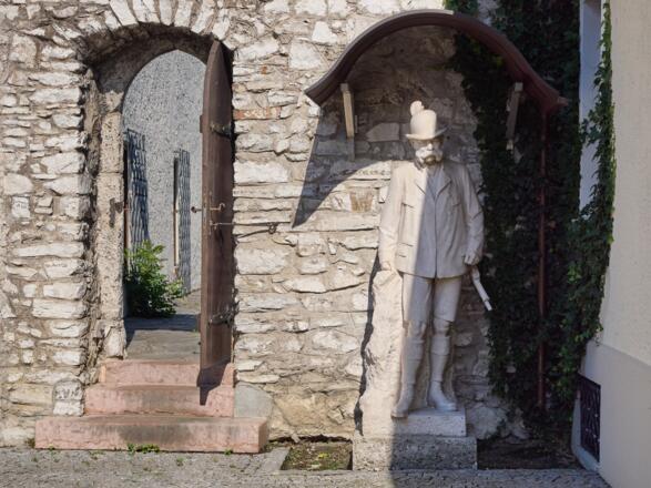 Statue im Winklhof