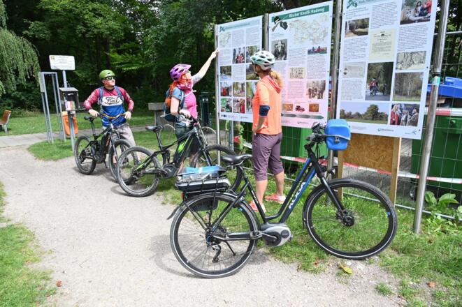Infotafel mit Audioguide zum Räuber Kneißl Radweg