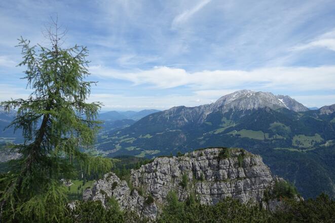 Wer mag, kann beim Abstieg noch den Mooslahner besuchen; hinten der Göll.
