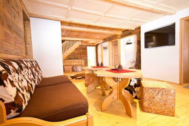 Aufenthaltsbereich im OG1 mit SAT-TV 2