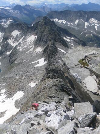 Tiefblick zum Anstiegsweg