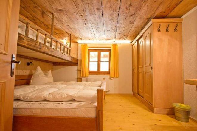 Urige Hüttenzimmer 3