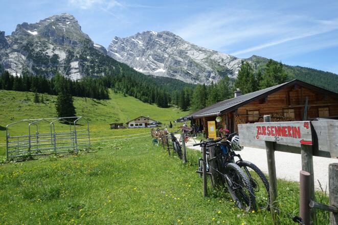 Die meisten kommen mit dem Bergmotorrad nach Kühroint.