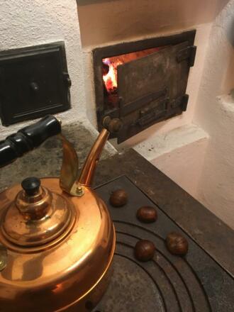 Ofen anschüren