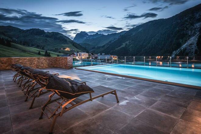 AlpenParks Arlberg Außenbereich Pool