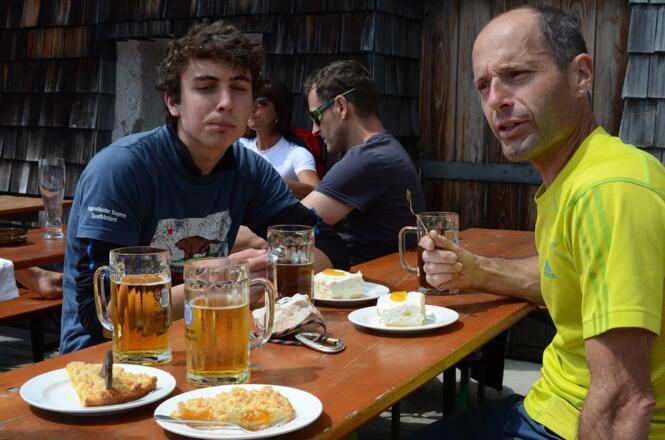 Auf der Terrasse des Stöhrhauses kann man sich's schmecken lassen.