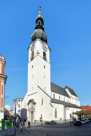 Stadtpfarrkirche Wels Westansicht