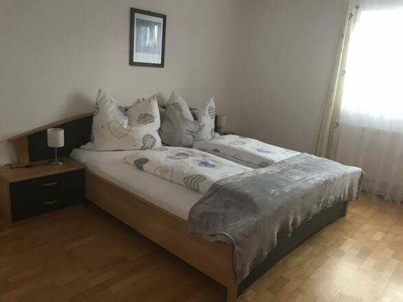Schlafzimmer 1