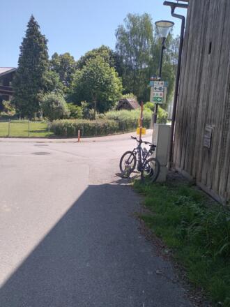 Wenn man Weibern erreicht, sofort rechts abbiegen.