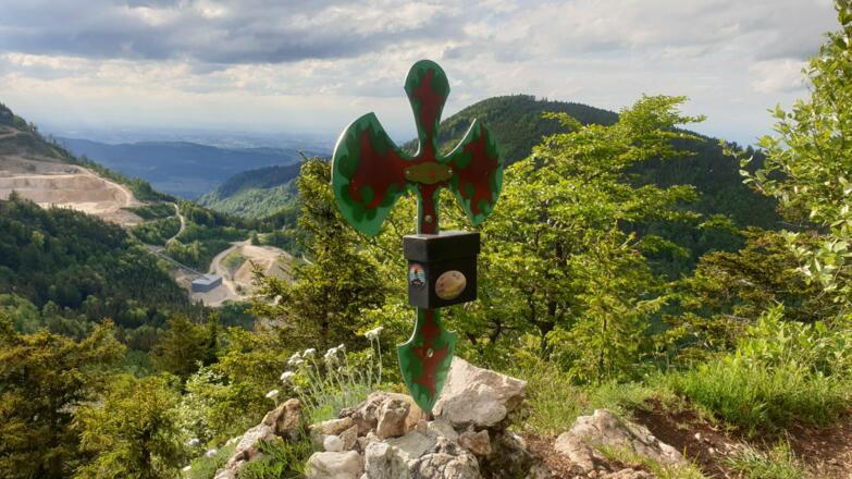 Gipfel der Lust mit Blick Richtung Schottergrube, dahinter der Hochbuchberg und das Alpenvorland