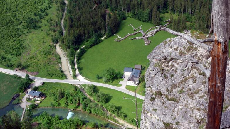 Tiefblick Schwarzenbrunn an der Alm
