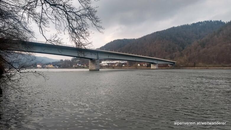 Über die Donau bei Niederranna