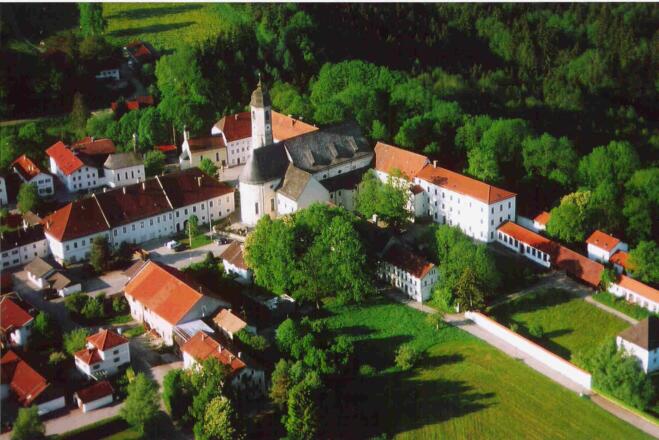 Kloster Weyarn aus der Luft