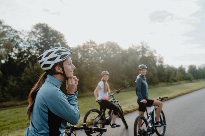 Radfahrerinnen Donauradweg