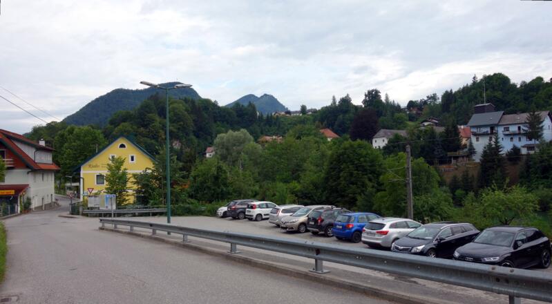 Parkplatz Nähe Bahnhof ~380m