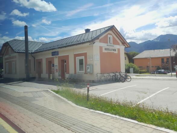 Bahnhof Rossleithen mit Wanderschildern