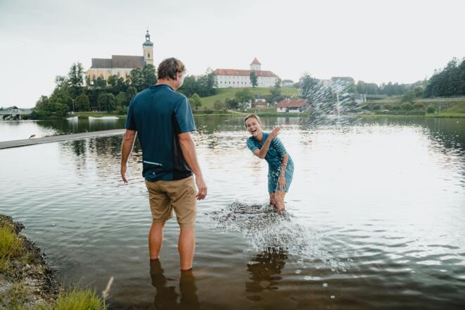 Radfahrer im Badesee Waldhausen