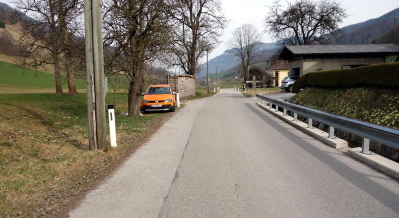 Parkplatz ~510 m an der Straße Garnweid