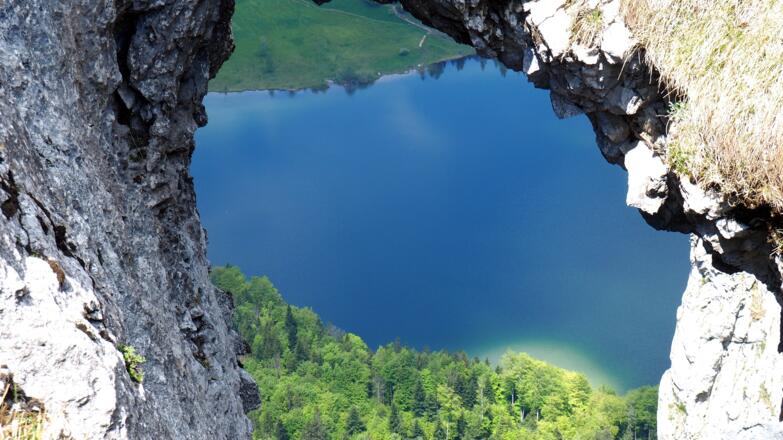 Felsenfenster mit Laudachsee ~1235m