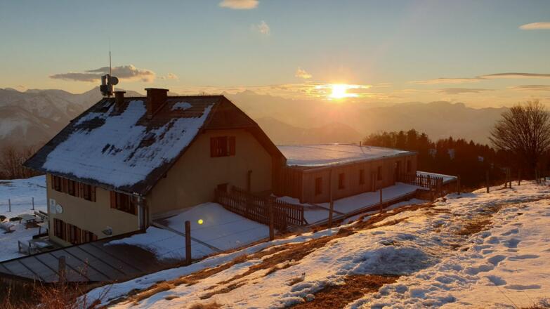 Schobersteinhütte in der Abendsonne
