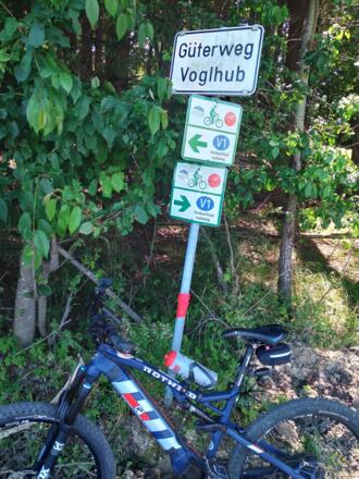 Eine Zeitlang folgt man dem Innbachtal-Radweg.